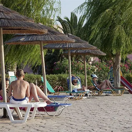 Roseland's Complex 3*