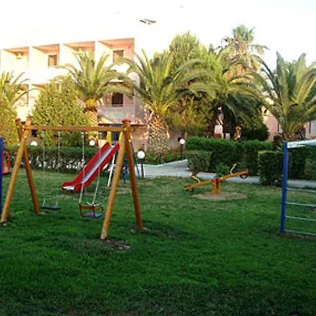 Roseland's Complex 3*