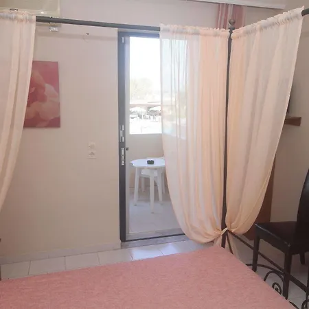 Roseland's Complex 3*