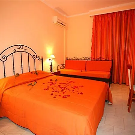 Roseland's 3*