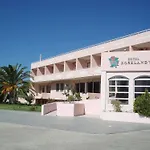 Roseland's 3*